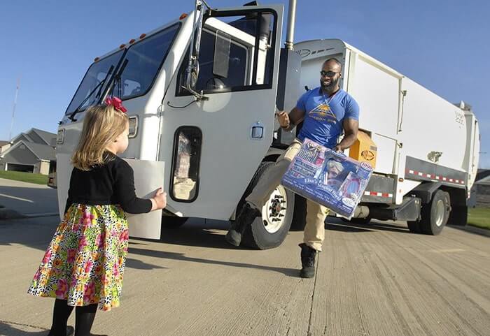 Delvar Dopson, A Garbage Man, Got Surprised By A 3-Year-Old Girl